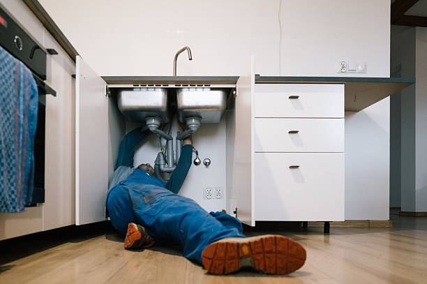 Professional Emergency Plumber technician working in Indianola, MS
